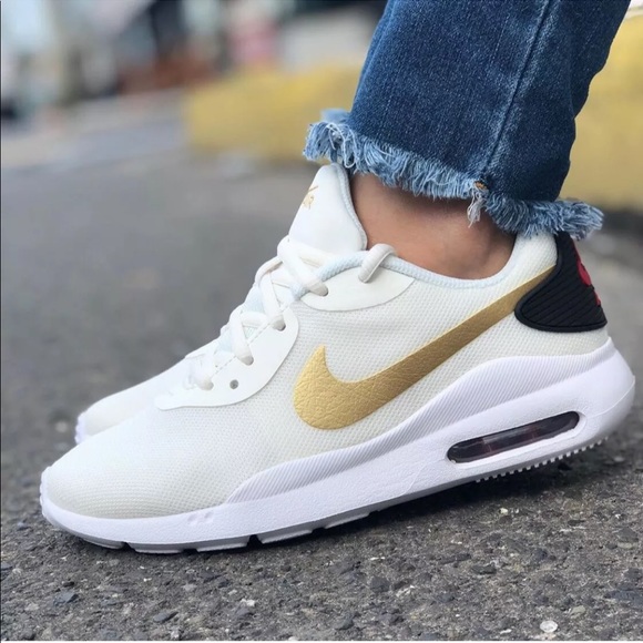 nike air max oketo sneaker